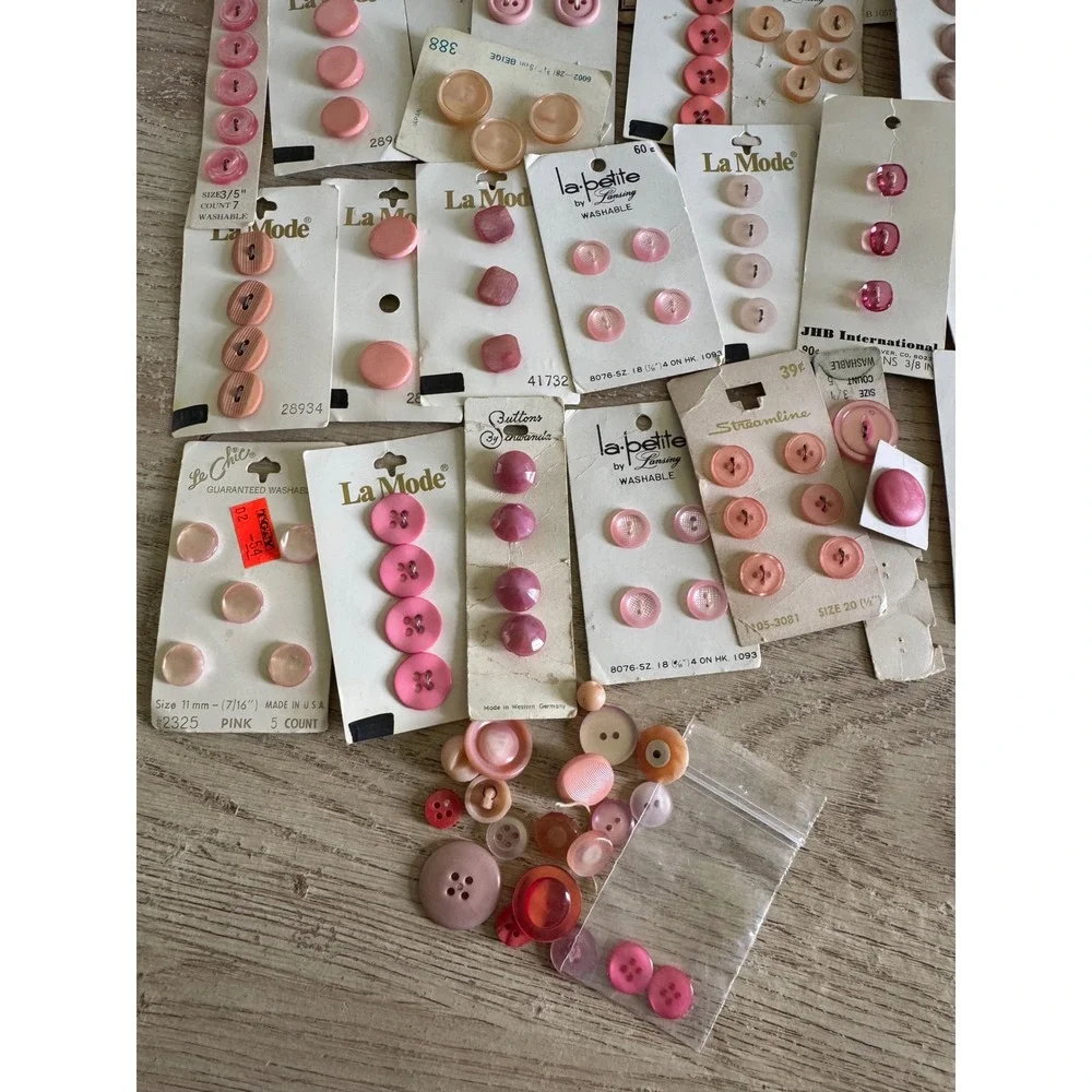 Vintage Button Lot - Pink Purple - La Mode, Le Bouton, La Petite - 100+ Pieces